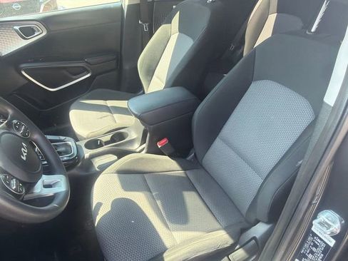 Certified 2023 Kia Soul LX w/ LX Technology Package image 6