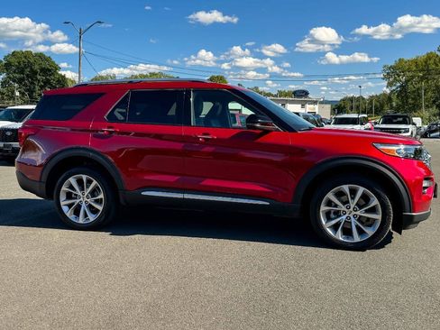 Used 2023 Ford Explorer Platinum w/ Technology Package AWD/4WD image 2