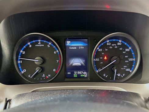 Used 2018 Toyota RAV4 XLE AWD/4WD image 12