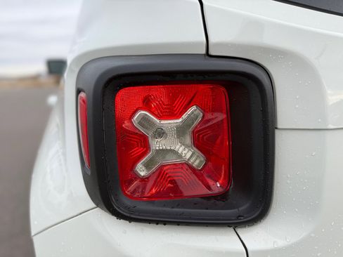 Used 2015 Jeep Renegade Latitude w/ Popular Equipment Group image 37