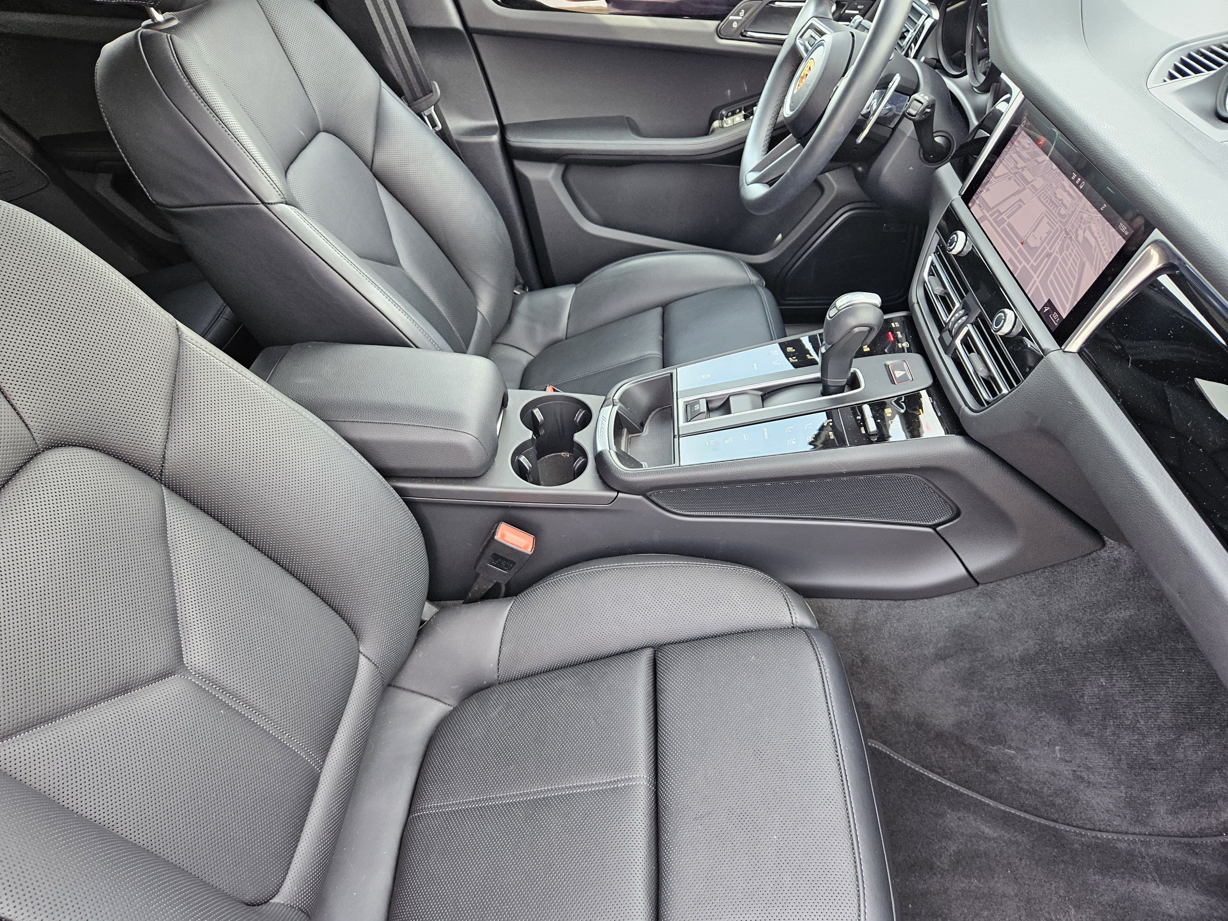Certified 2026 Porsche Macan AWD/4WD image 15