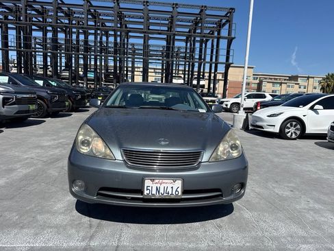 Used 2005 Lexus ES 330 w/ DVD Navigation System Pkg FWD image 2