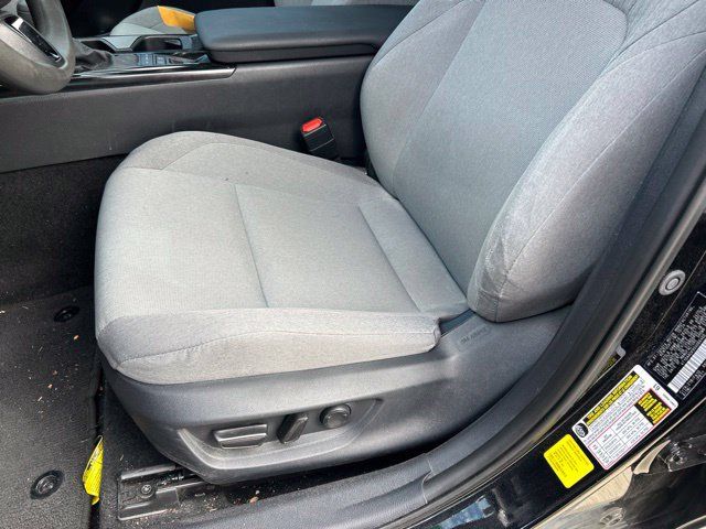 Used 2025 Toyota Camry LE w/ Convenience Package FWD image 11