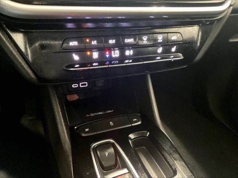 Used 2023 Chevrolet Bolt EUV LT w/ Comfort Package image 25