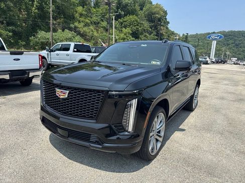 Used 2025 Cadillac Escalade Sport Platinum AWD/4WD image 4