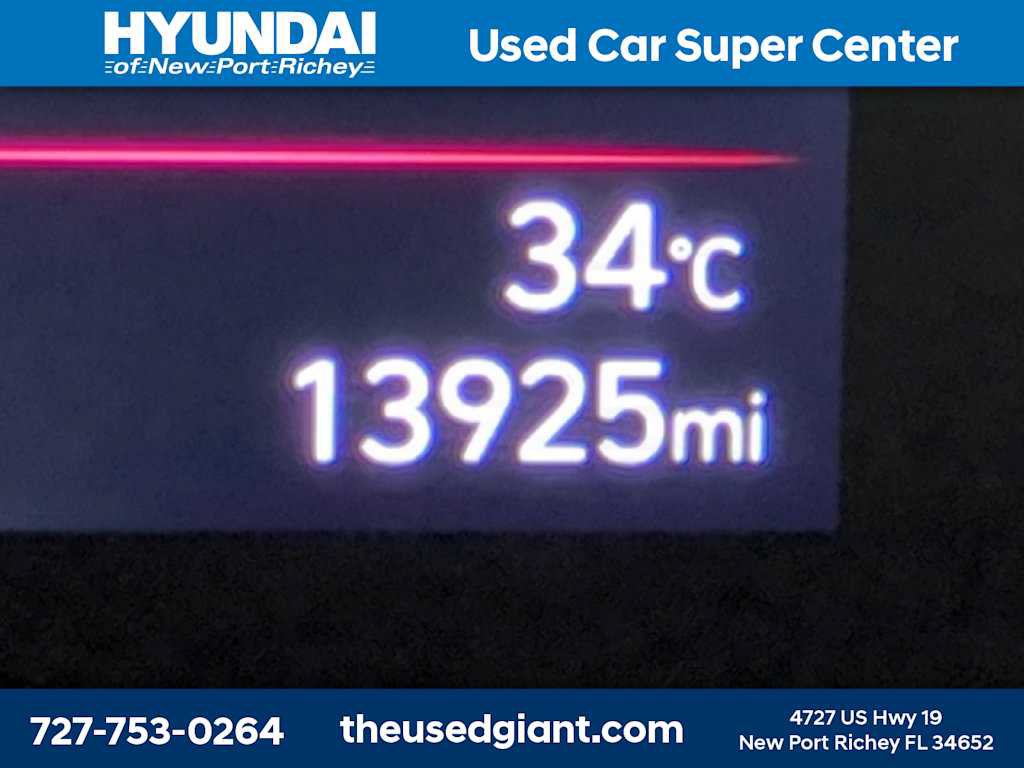Certified 2025 Hyundai Venue SEL FWD image 28