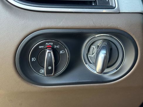 Used 2017 Porsche Macan Turbo image 30