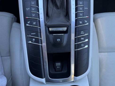 Used 2018 Porsche Macan S image 48