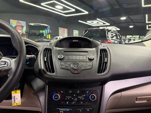 Used 2018 Ford Escape SE FWD image 12