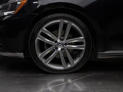 Used 2018 Volkswagen Passat 2.0T R-Line image 8
