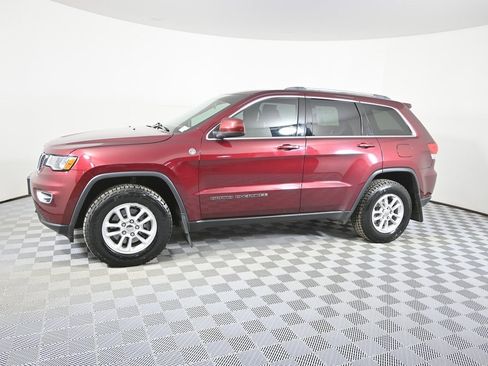 Used 2018 Jeep Grand Cherokee Laredo image 2
