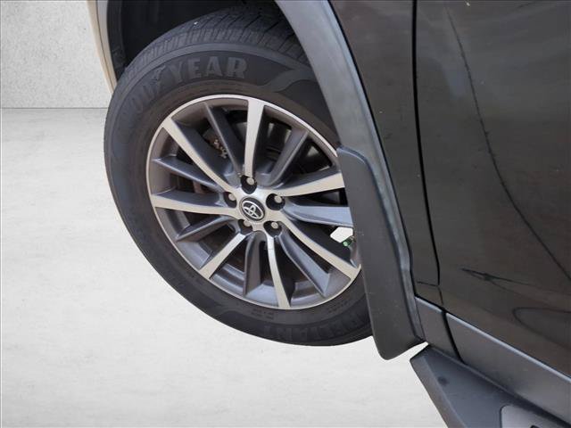 Used 2019 Toyota Highlander XLE AWD/4WD image 10