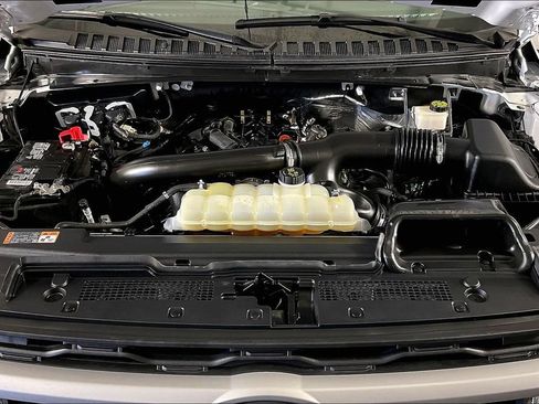 Used 2024 Ford Expedition XLT RWD image 13