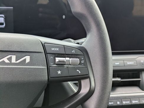 Used 2025 Kia K4 LXS image 19