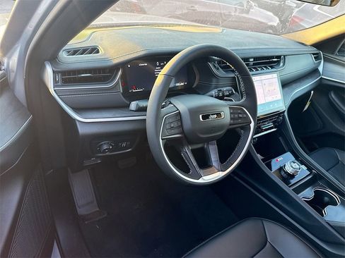 New 2025 Jeep Grand Cherokee L Limited image 9