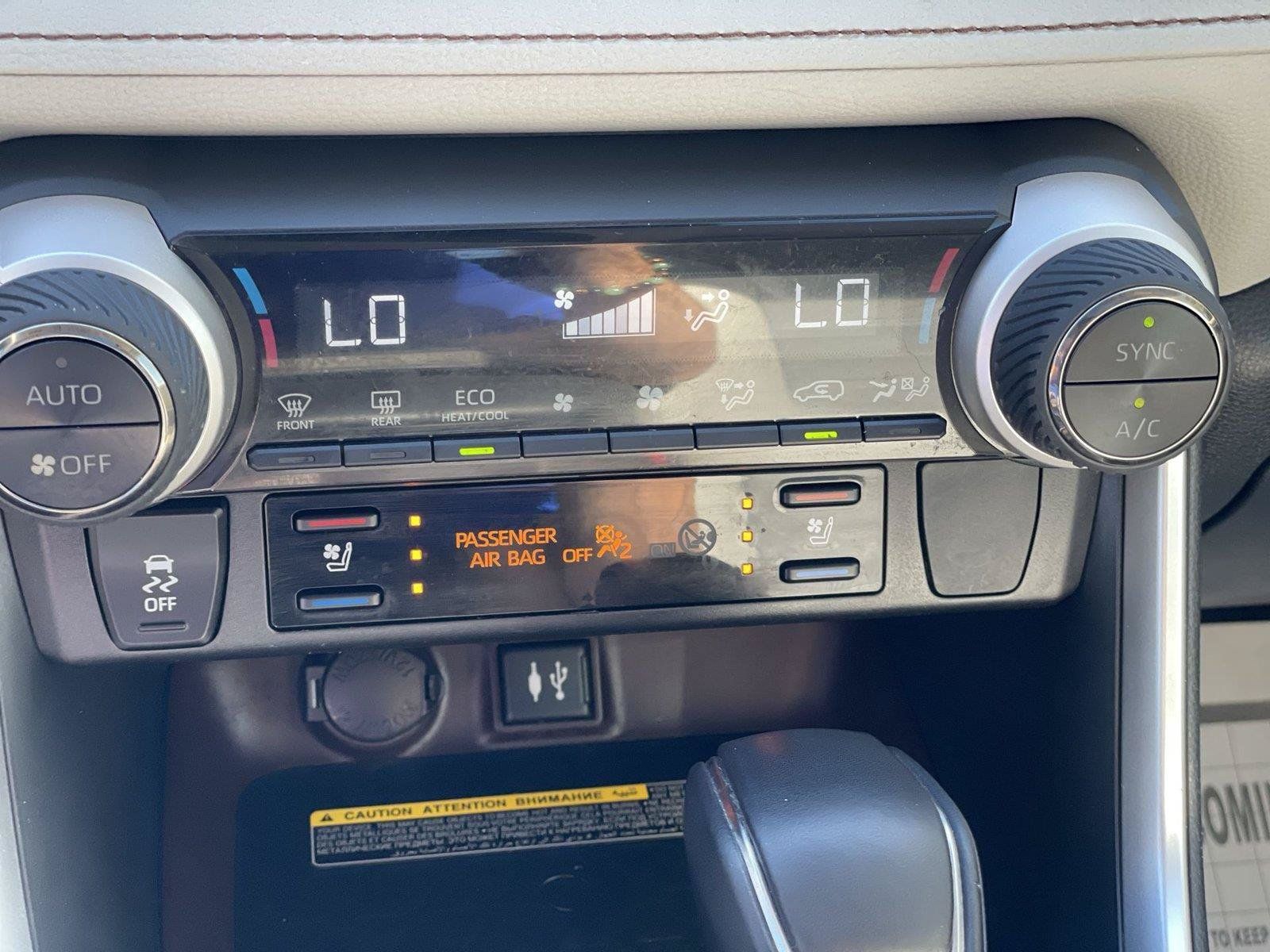 Used 2019 Toyota RAV4 Limited w/ Advanced Technology Package AWD/4WD image 18