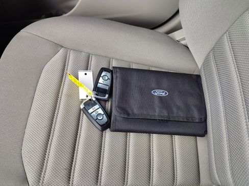 Used 2019 Ford Fusion SE FWD image 21