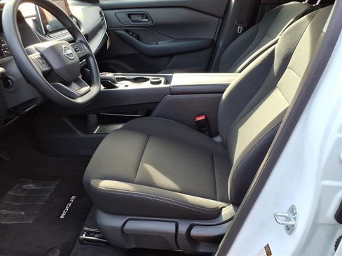 Used 2025 Nissan Rogue S image 11