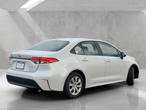 Used 2024 Toyota Corolla LE image 4
