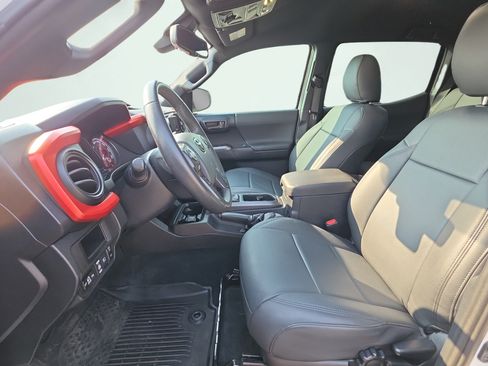 Used 2018 Toyota Tacoma TRD Off-Road AWD/4WD image 20