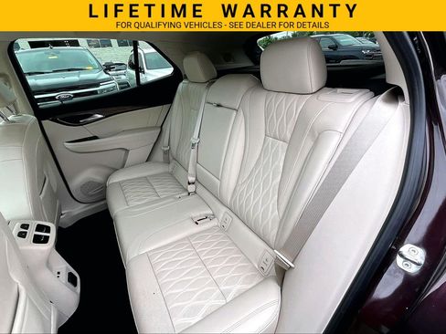 Used 2022 Buick Envision Avenir w/ Premium Seat Package FWD image 22