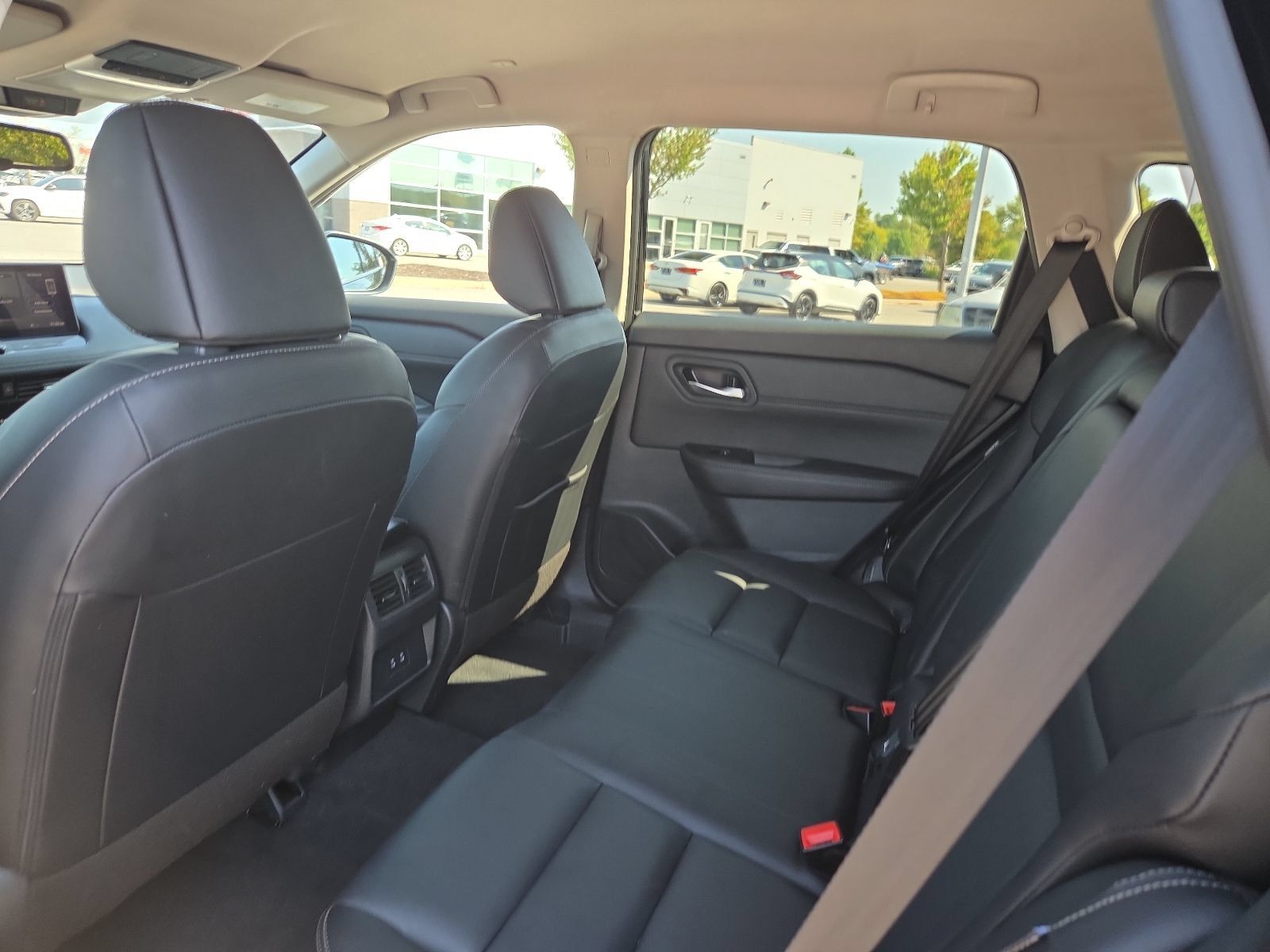 Used 2026 Nissan Rogue SL FWD image 10