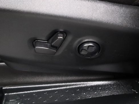 Used 2025 Chrysler Pacifica Limited FWD image 26