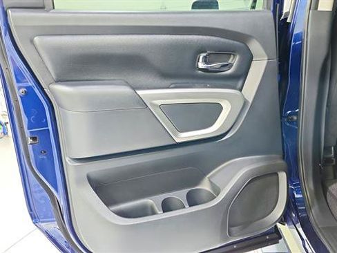 Used 2017 Nissan Titan SV RWD image 23