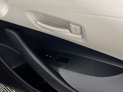 Used 2025 Toyota Corolla LE w/ LE Premium Package FWD image 32