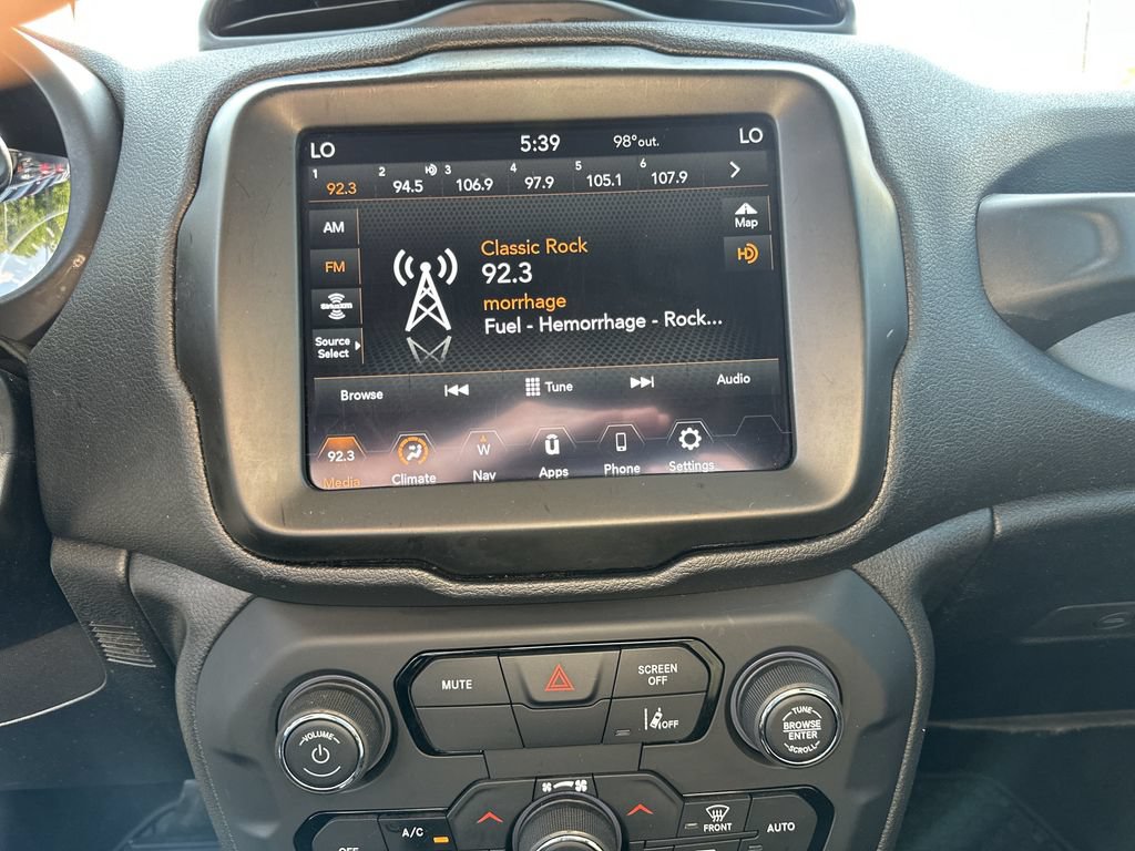 Certified 2022 Jeep Renegade Latitude AWD/4WD image 11