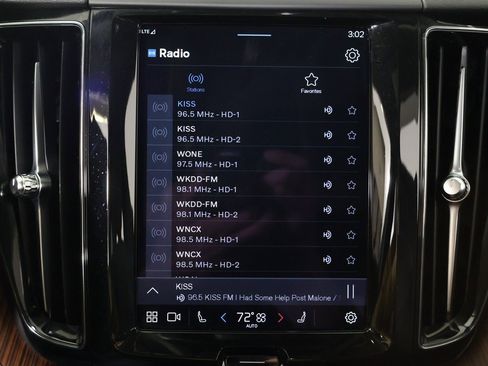 Used 2024 Volvo XC60 B5 Plus image 47