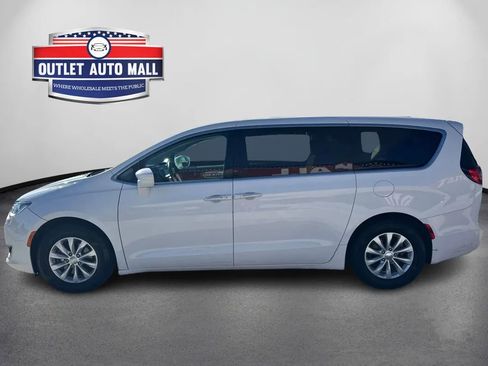 Used 2019 Chrysler Pacifica Touring Plus image 6
