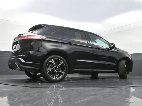 Used 2022 Ford Edge ST image 29