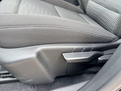 Used 2026 Chevrolet Equinox LT FWD image 12