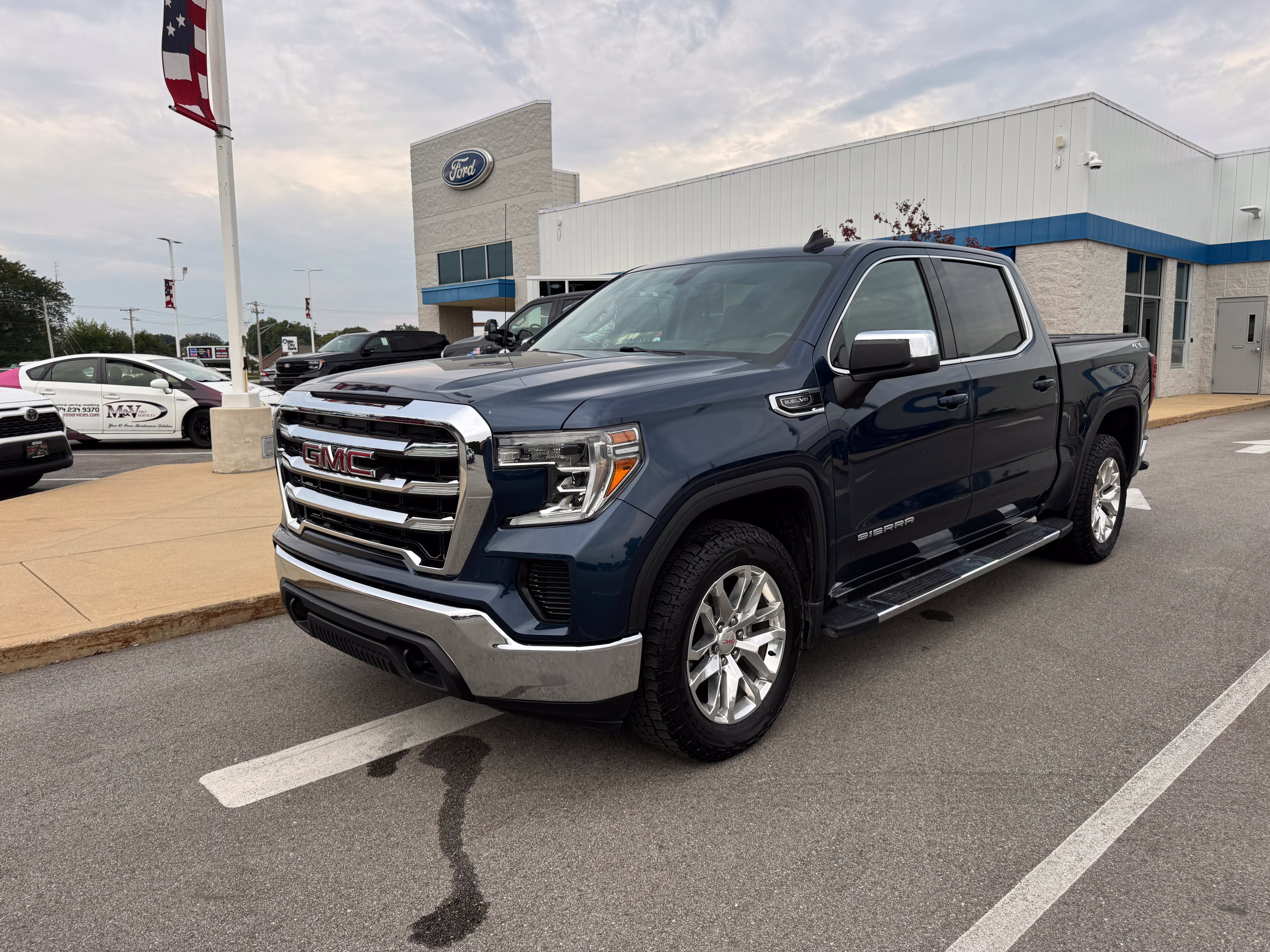 Used 2019 GMC Sierra 1500 SLE w/ SLE Value Package AWD/4WD image 3