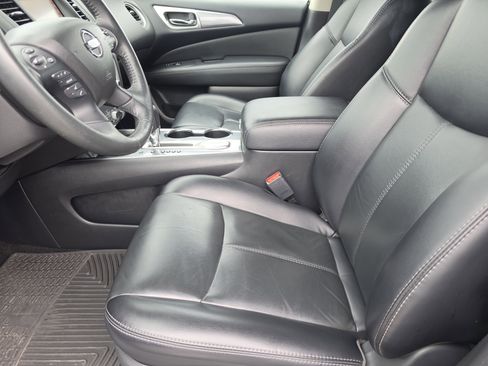 Used 2018 Nissan Pathfinder SL w/ Midnight Edition Package FWD image 8