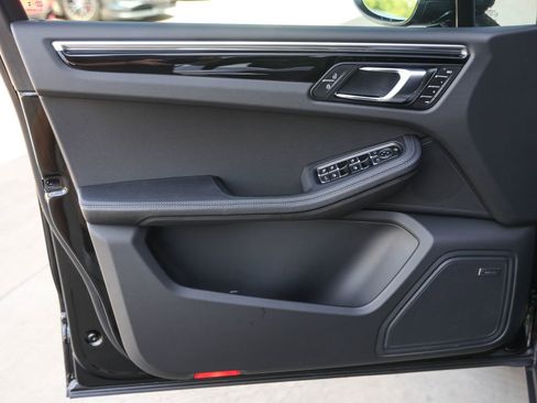 New 2025 Porsche Macan image 30