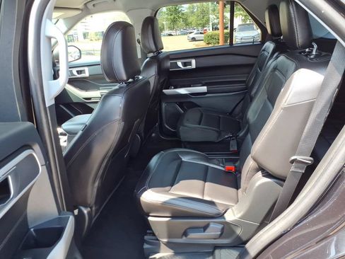 Used 2023 Ford Explorer XLT w/ Equipment Group 202A AWD/4WD image 11