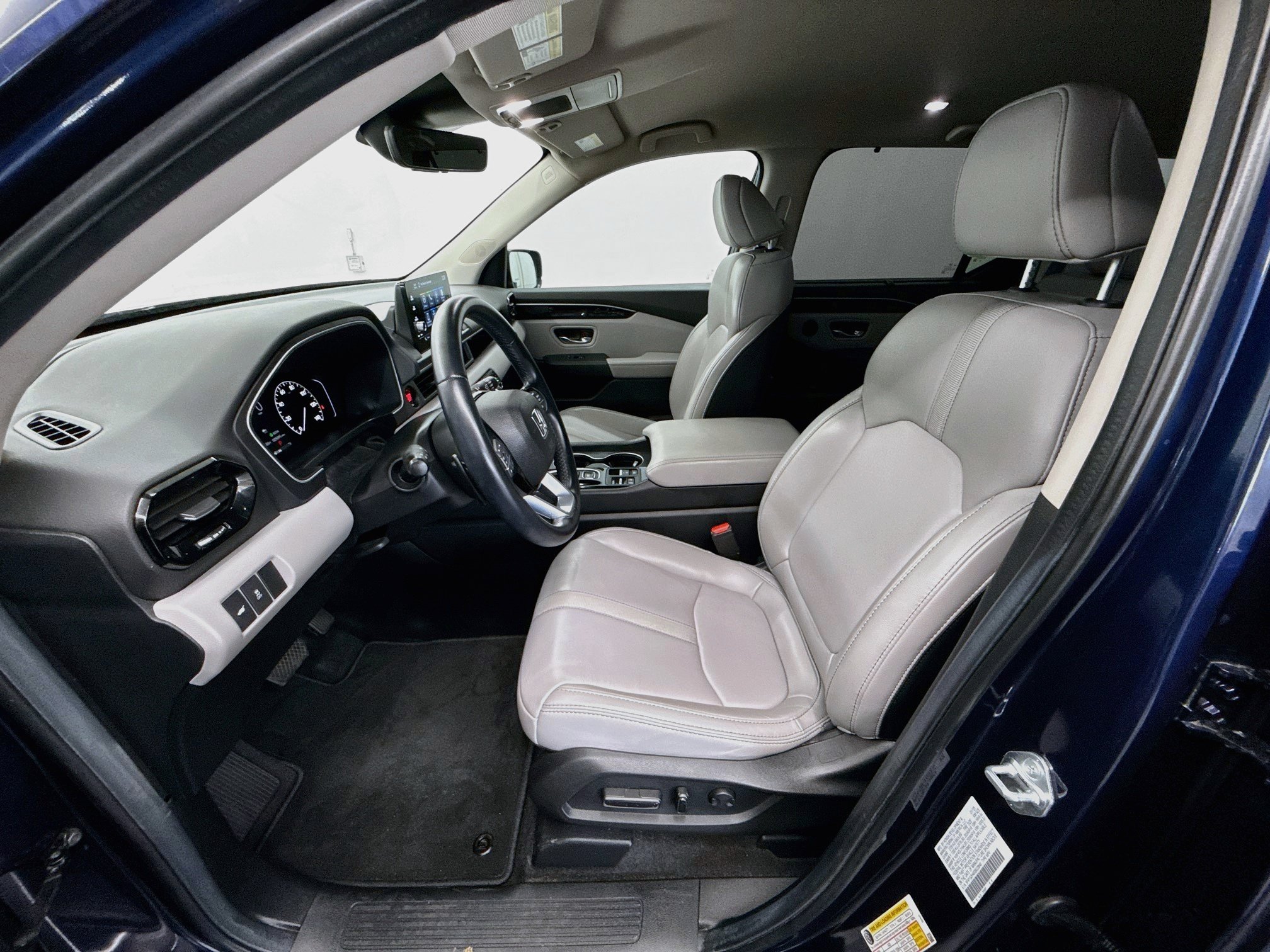 Used 2025 Honda Pilot EX-L image 13