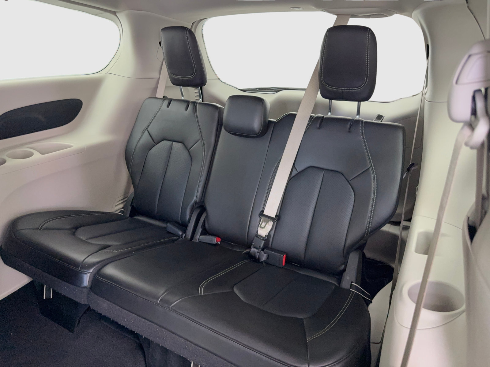 Used 2023 Chrysler Pacifica Touring-L FWD image 38