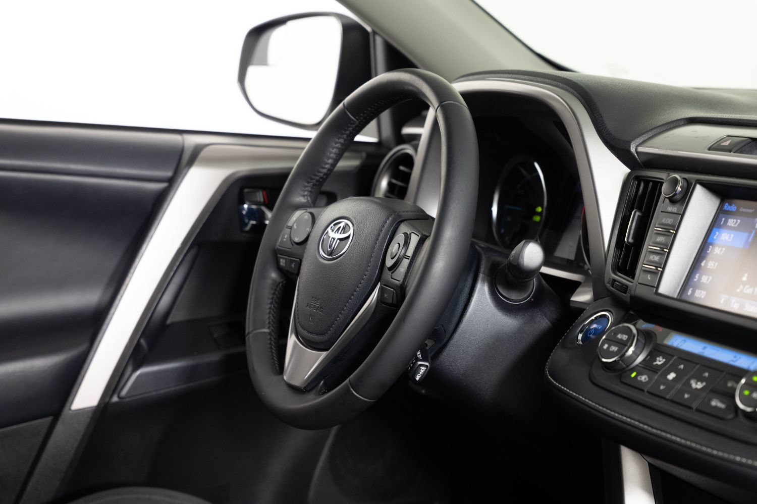 Used 2018 Toyota RAV4 XLE w/ Carpet Mat Package AWD/4WD image 24