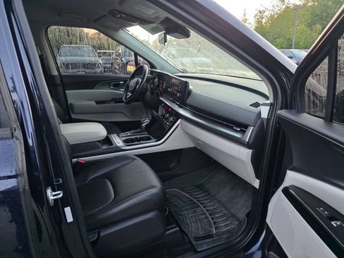 Certified 2024 Kia Carnival LX FWD image 11