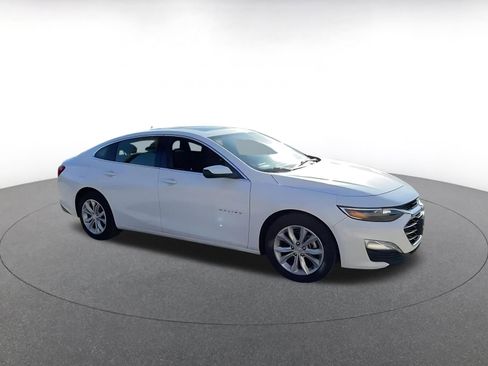 Used 2024 Chevrolet Malibu LT image 2