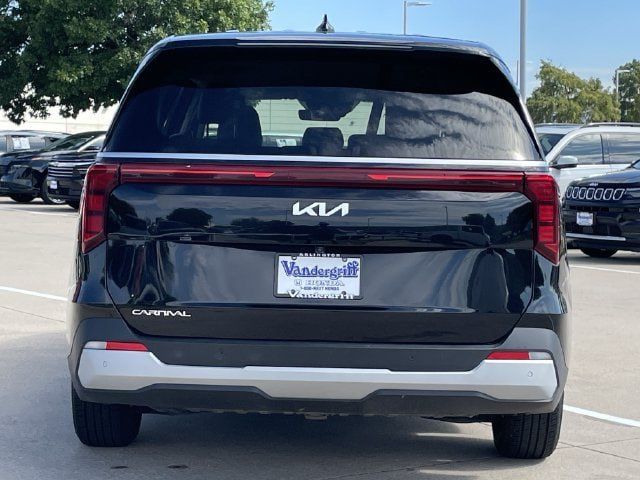 Used 2025 Kia Carnival FWD image 5