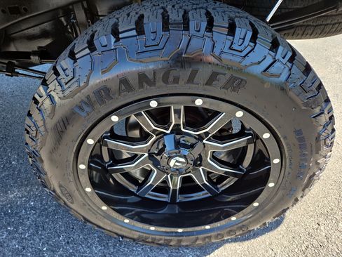 Used 2017 Ford F150 XLT w/ Equipment Group 302A Luxury AWD/4WD image 12