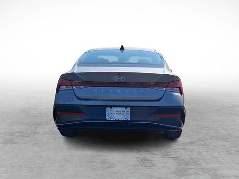 Used 2025 Hyundai Elantra SEL FWD image 5