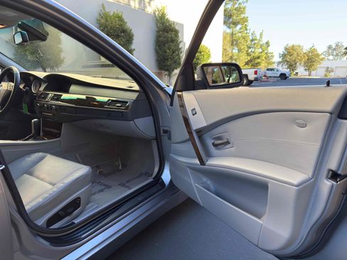 Used 2006 BMW 530xi Wagon image 56