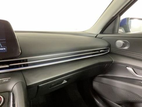 Used 2025 Hyundai Elantra SEL FWD image 38