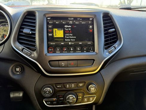 Used 2019 Jeep Cherokee Trailhawk image 12