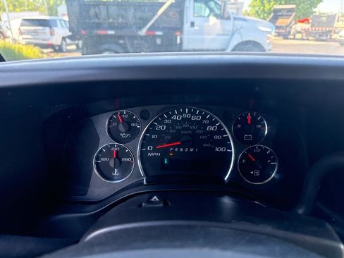 Used 2011 Chevrolet Express 2500 RWD image 15